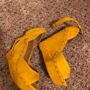 NWOB Aldo peep toe wedge sandals in size 9.